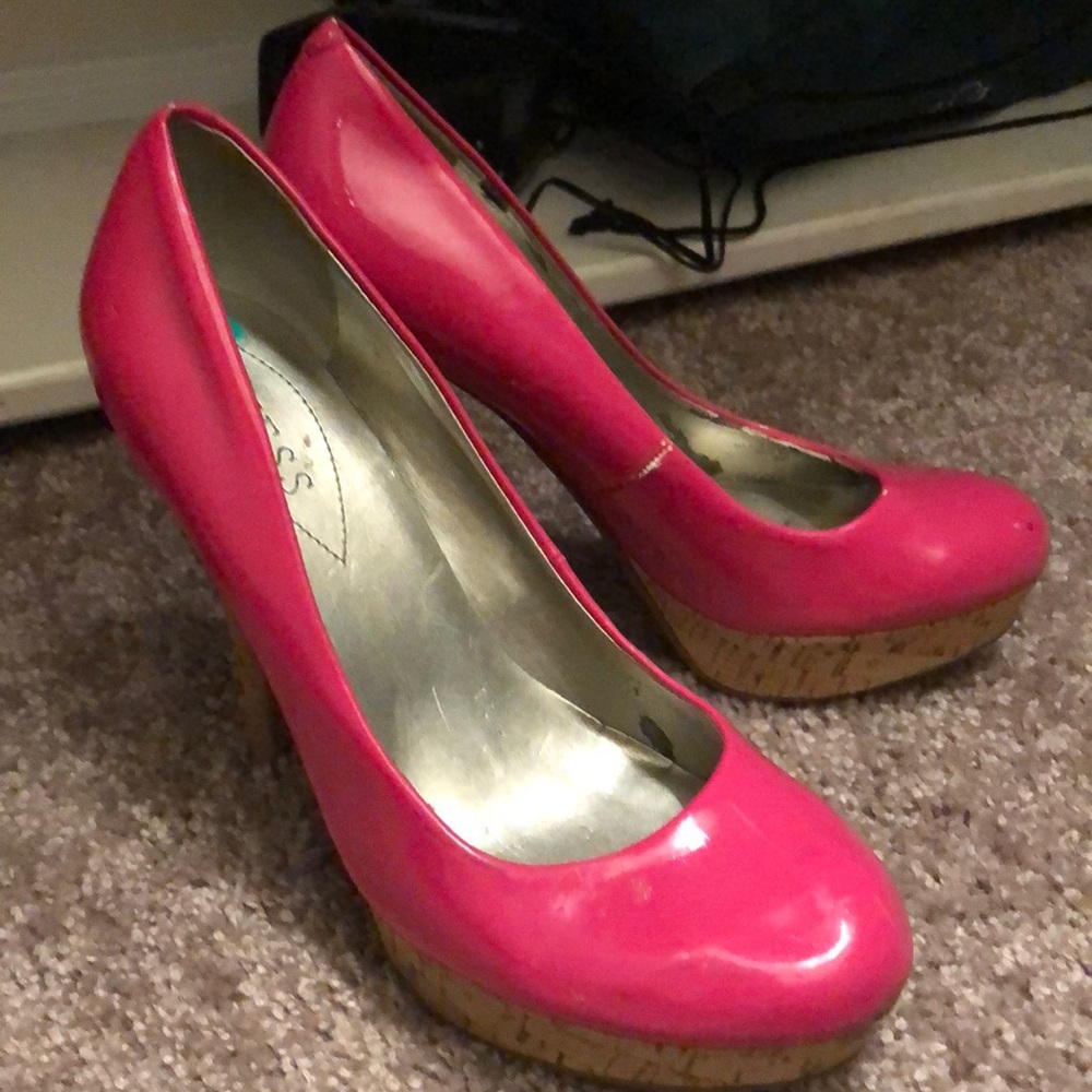 Size 8 women’s Guess heels